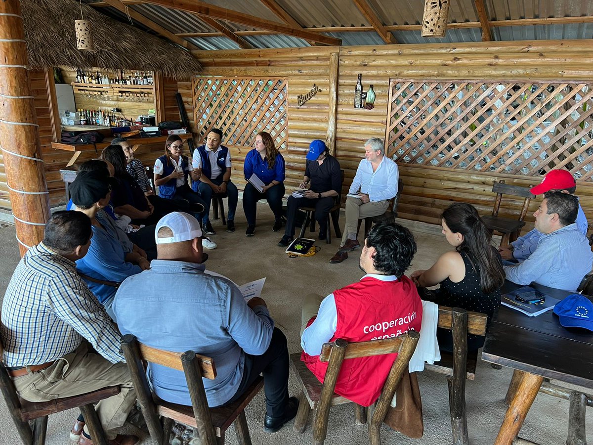 Embajadores de la UE🇪🇺 y Francia🇫🇷, y Encargado de Negocios de España🇪🇸,conversaron con el liderazgo indígena de consejos territoriales y comunales sobre avances y desafíos relacionados al goce de los #DDHH de los Pueblos Indígenas y Afrodescendientes de la #Muskitia hondureña🇭🇳.