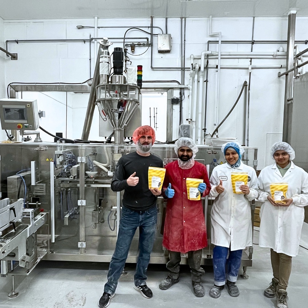weighpack's tweet photo. 😄Smiles and big thumbs up from another satisfied customer with their powder #weighing, dispensing, and pre-made pouch #bagging system. Your success is our joy!🧡 Contact us to elevate your 2024 #packaging game - https://t.co/2YAH2ZAL69  @PMMIorg @packexposhow https://t.co/dMhpghbKmv