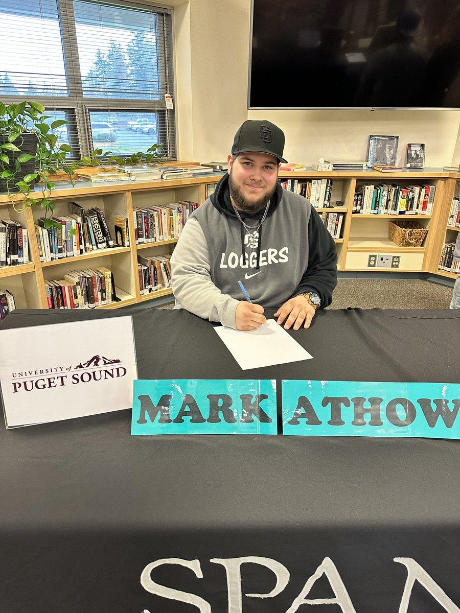 Excited to finally be able to sign my letter of intent to play at the university of Puget sound. @LOGGER_LBCOACH @CoachCarskie @jeffthomas4 #loggers #football