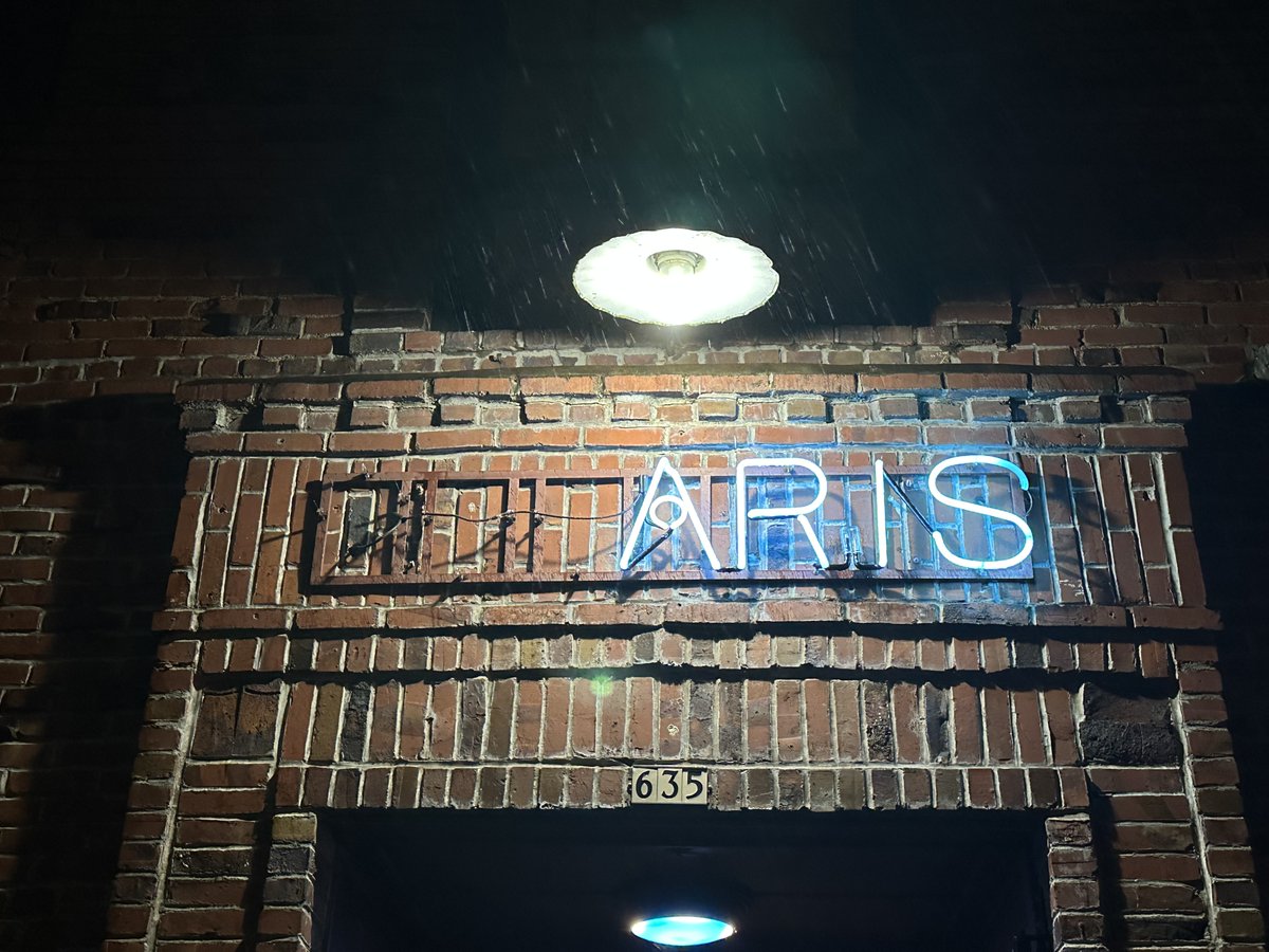 Nice to see @MississippiStud's Polaris Hall embracing some Cockney rhyming slang with its current exterior signage.