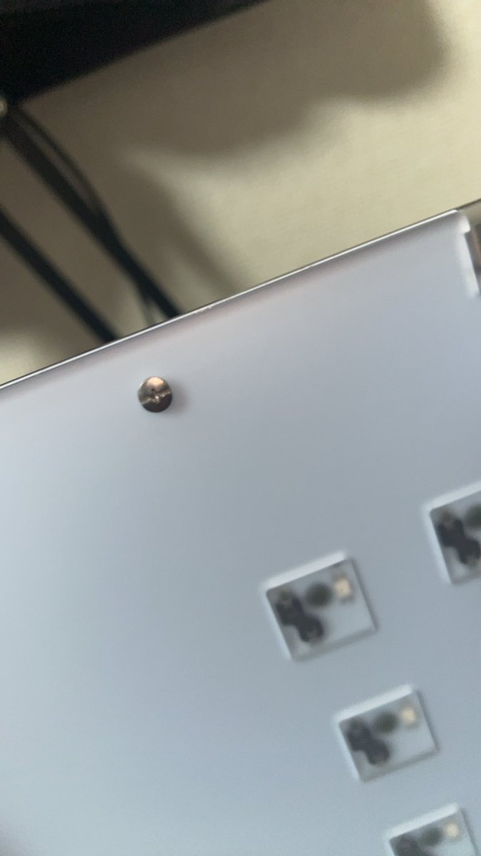 Craawdaunt's tweet photo. @Haute42_ Do you sell the screw that stops the circuit board shown in the photo and the product that stops it separately? https://t.co/EYI9UrhxKL