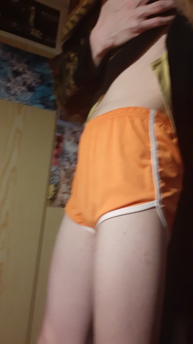 I Like my orange short my fav color and look perfekt 👉👈
#Femboy #shorts #Bisexual
