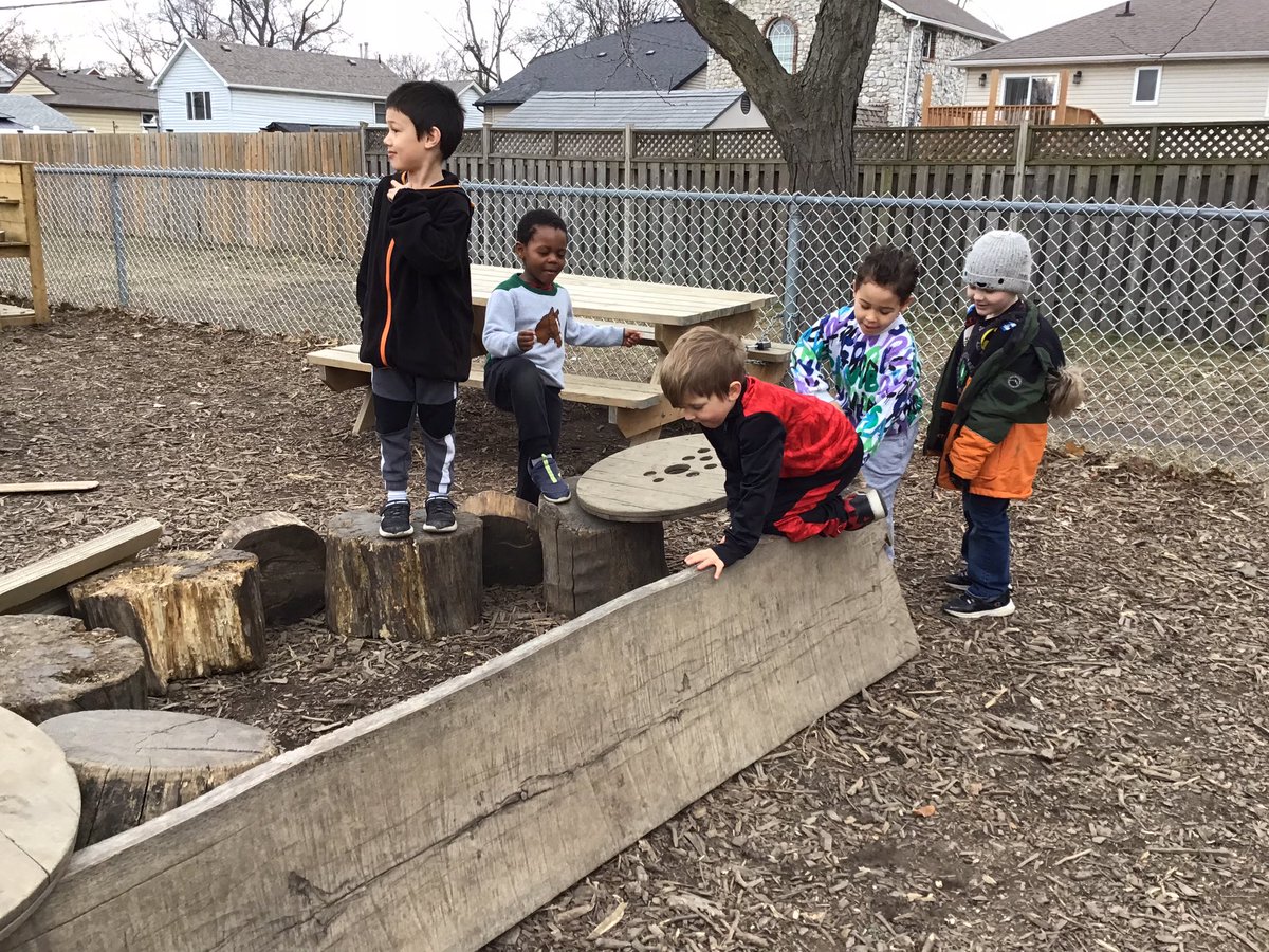 JBrentECE's tweet image. Fort building and childhood go hand in hand! Spot the #mathchat &amp;amp; #sciencechat. #WholeChild #4FramePSI