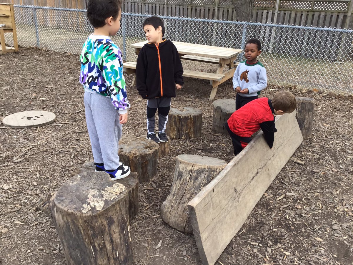 JBrentECE's tweet image. Fort building and childhood go hand in hand! Spot the #mathchat &amp;amp; #sciencechat. #WholeChild #4FramePSI