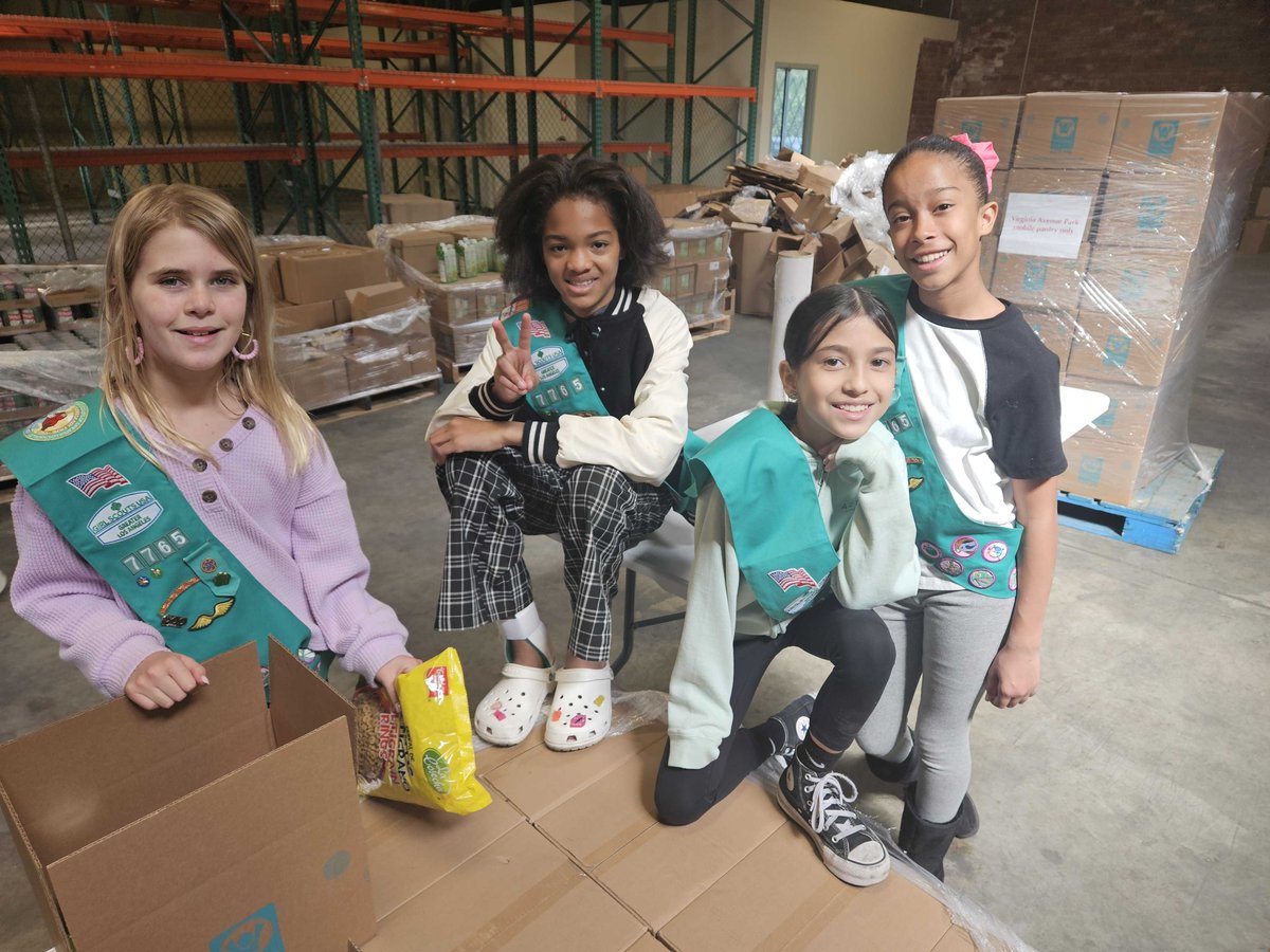 We ❤️ the Girl Scouts! Thank you to Troop 7765 for volunteering at our warehouse. We're so grateful for you!