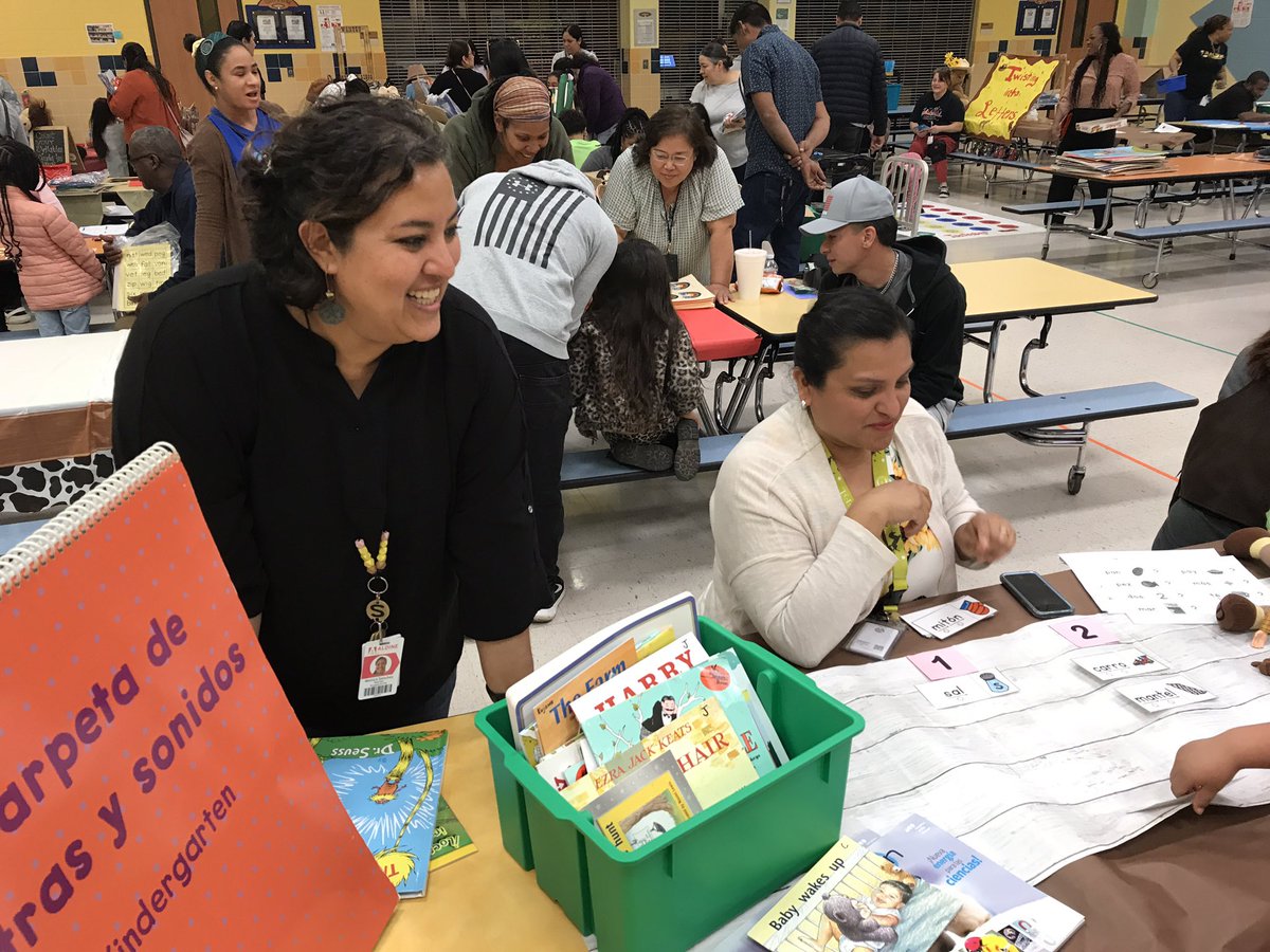 Such a lovely evening for a literacy night @KujawaPrimary. @Primary_AISD @Hughey1Kathy @niecyyd3 @CorneliaGreer9 @larealyvasquez1 @MsDerbigney #myaldine