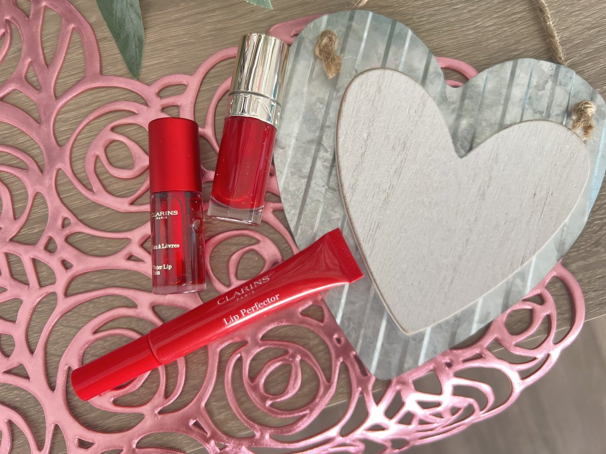 RT! How I get super hydrated, pouty lips w/long-lasting color! water Lip Stain, #lipPerfector & #lipComfortOil from @clarinsusa #makeup #lipstick #lipgloss #makeuplovers #redlips #lipstain #ClarinsUSA #liptint #ClarinsLipStain #skincare SHOP 10% OFF: clarins-usa.sjv.io/7m4EKA AD