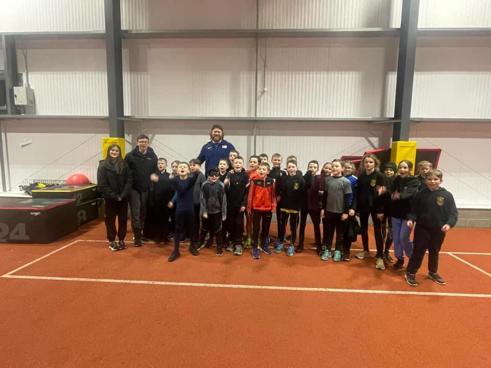 Great to have Olympic Champion, World Champion and World Record holder Ryan Crouser training in the indoor facility tonight! The Kilbarchan Trackstars group were delighted to get a photo! @RCrouserThrows @scotathletics @BBCSportScot @WorldAthletics @wicglasgow24