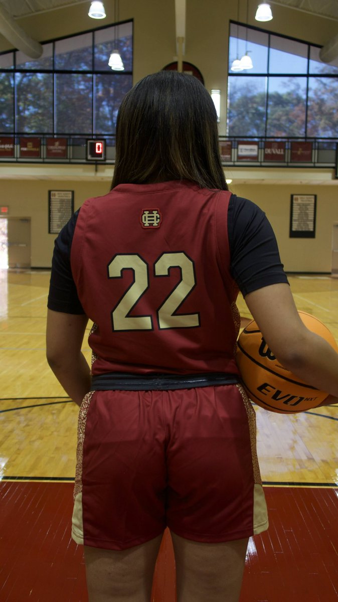 b_hoops11's tweet photo. #22 Out ✌🏽 Thank you to my CHS family, teammates, and coaches! 🦁 My high school career has been ☝🏽to remember! 💛 https://t.co/4i6MeeHWVF