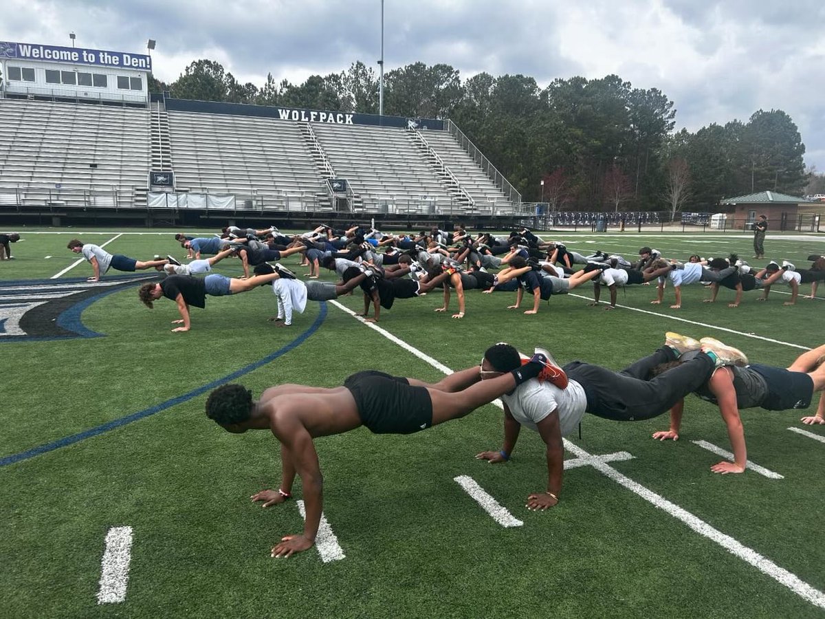 We would like to thank our guest visiting us for “Wolfpack Wednesday”. Thank you to the Marines for leading the Pack in a workout today‼️ Grant Henderson was awarded the Semper Fi Student Award! He was recognized for his hard work in the classroom and on the field💪🏾🏈📚