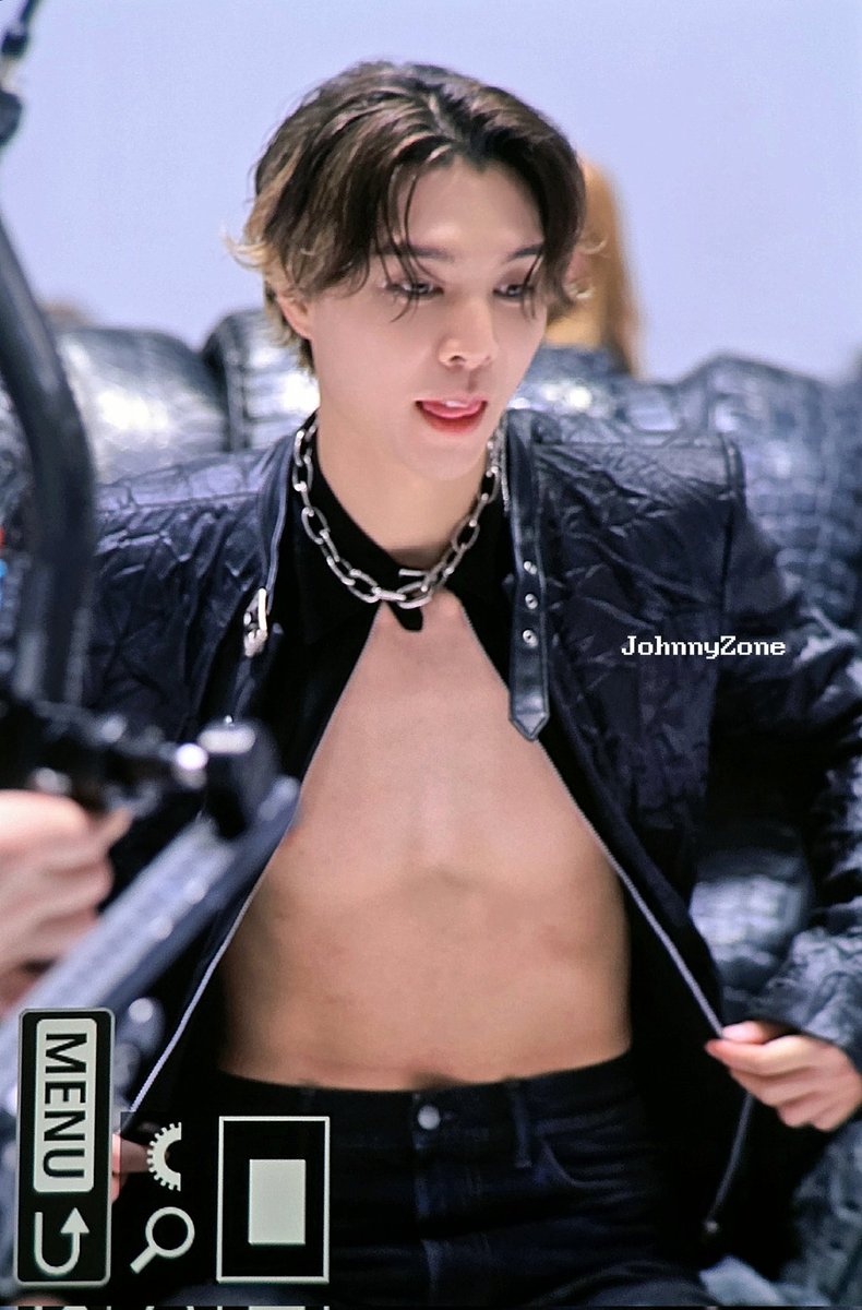 Love is an open jacket(?)
#ACNESTUDIOSXJOHNNYSUH
#ACNESTUDIOSFW24 
#JOHNNY