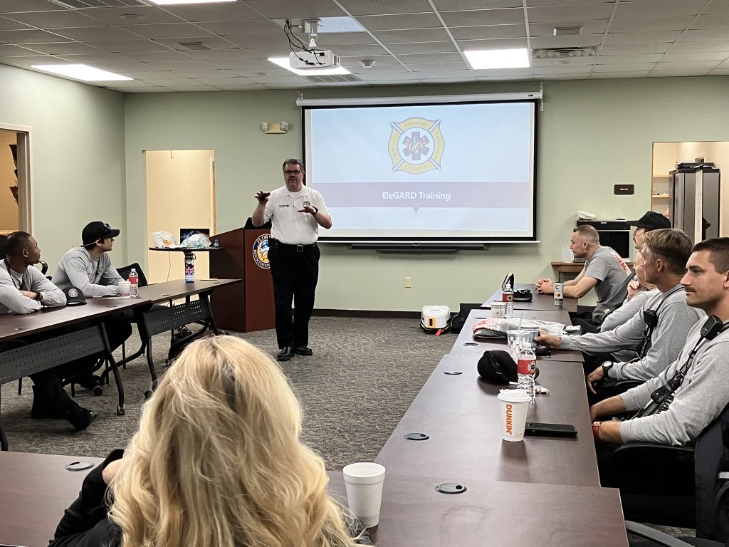 BCFREMS's tweet photo. BCFREMS spent time conducting Heads-Up CPR training drills with the EleGARD CPR device. This approach to CPR will assist in reducing intracerebral pressure & improving blood flow in the brain. #BCFREMS is 1 of 75 EMS agencies across the country trialing the EleGARD.
#HeadsUpCPR https://t.co/kPp5eIEHxP