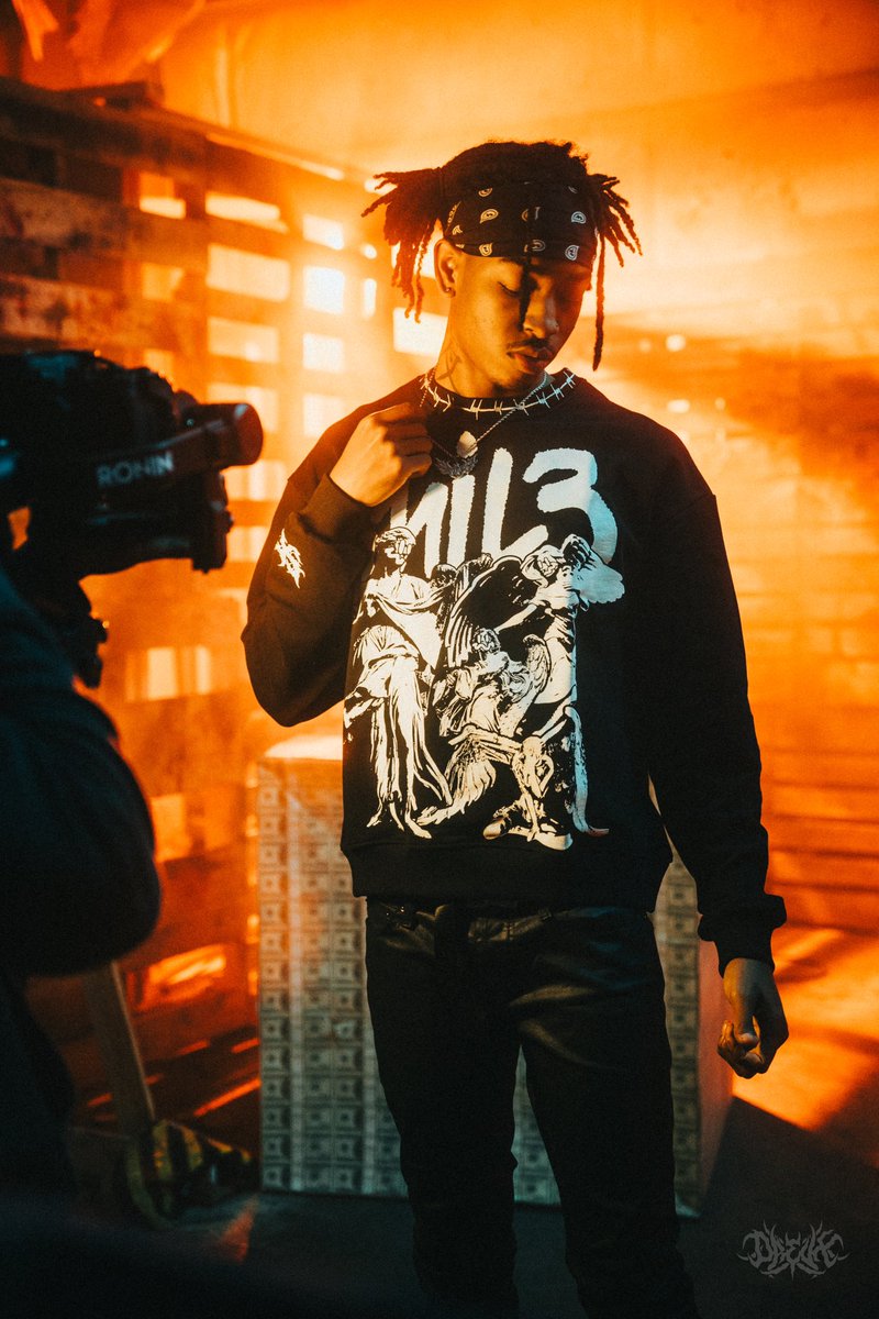 SM!L3 ® tweet media