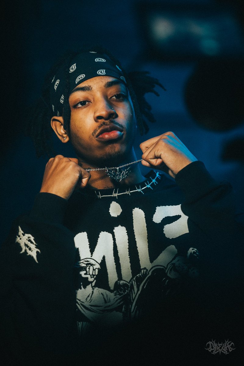 SM!L3 ® tweet media