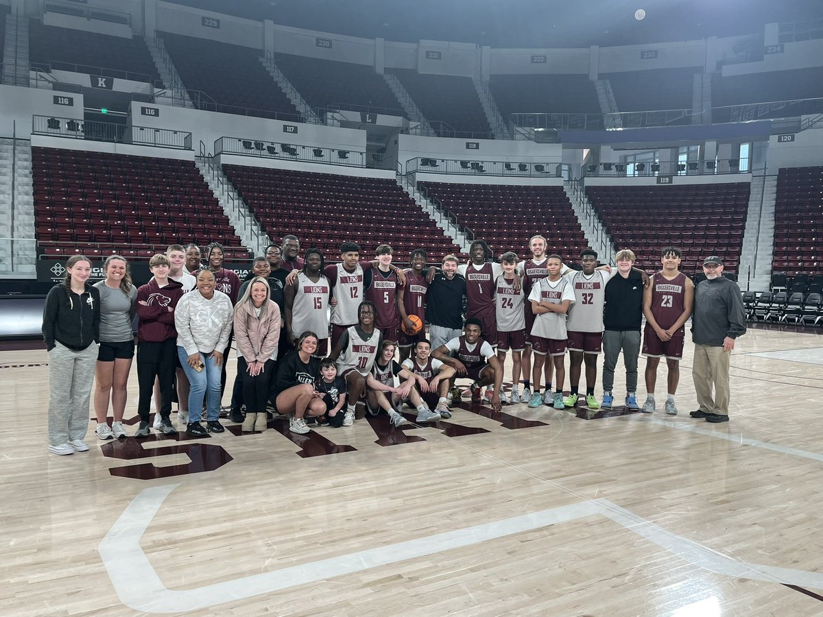 BiggersvilleBKB's tweet photo. GREAT PRACTICE AT THE HUMP!! THANK YOU @HailStateWBK @HailStateMBK #onemore https://t.co/qoWQg4HWnB