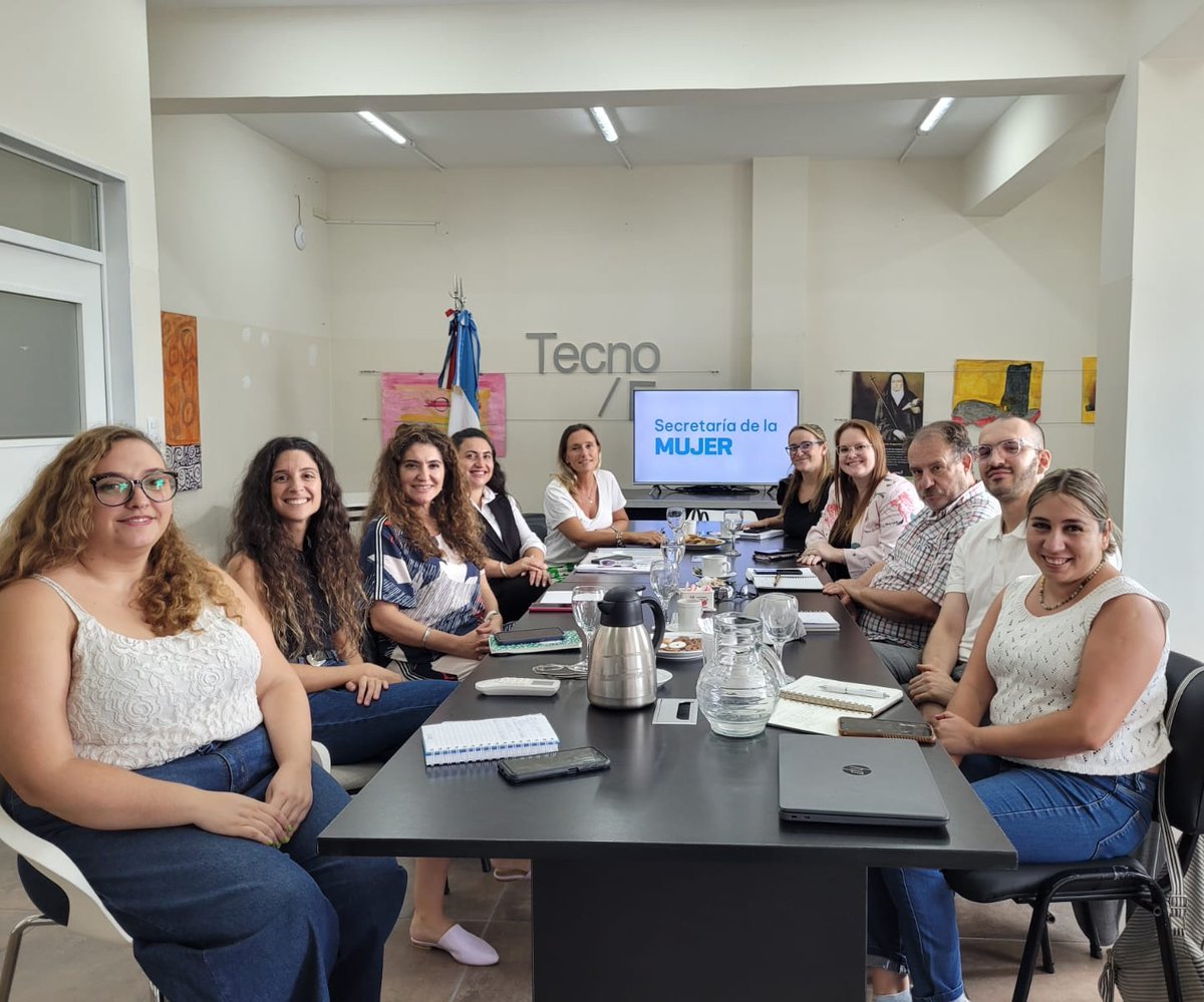 Silviapaleo_'s tweet photo. 🤗 Muy feliz de integrar la mesa de trabajo del eje 2 de Equidad y Género de @ADECCBA, en representación del secretario @AmbrosioTucho, para promover políticas públicas y construir juntos una #CórdobaCapital más inclusiva. 🙌💜 https://t.co/CN49OjbLaJ