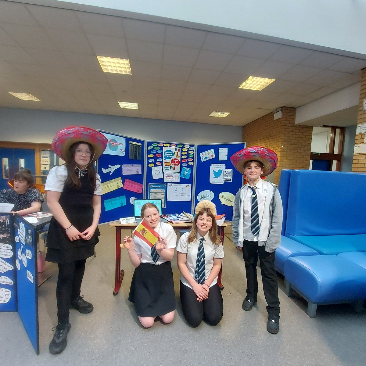 The careers event was a huge success and it was lovely to chat with lots of different people about languages!🇲🇫🇪🇸 Thanks so much to the amazing Miss Ritchie for all of your help 🙏 and of course to our Language Ambassadors for being as fantastic as ever 🤩