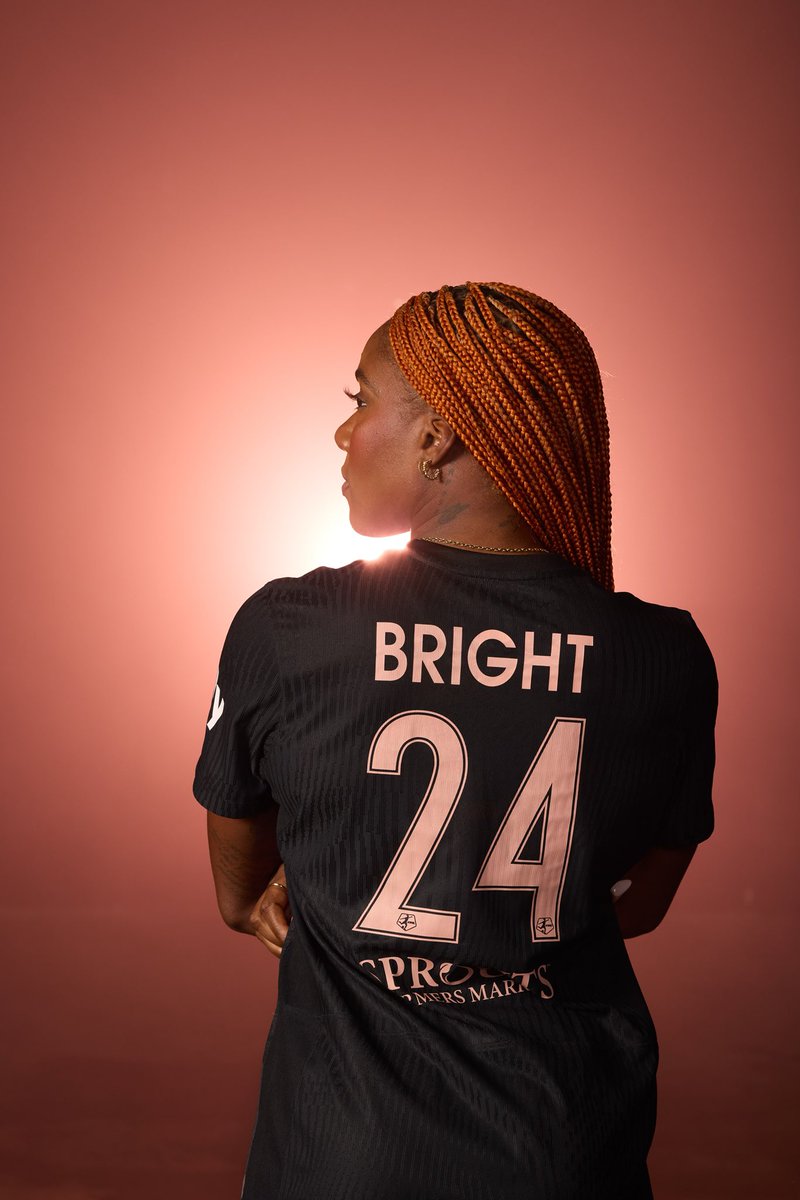 Whoa @messiah_bright got real creative with Media Day! New team, new #, new city and new beginnings. All the best Messiah! 🔥#nwsl #KobeYear #LA