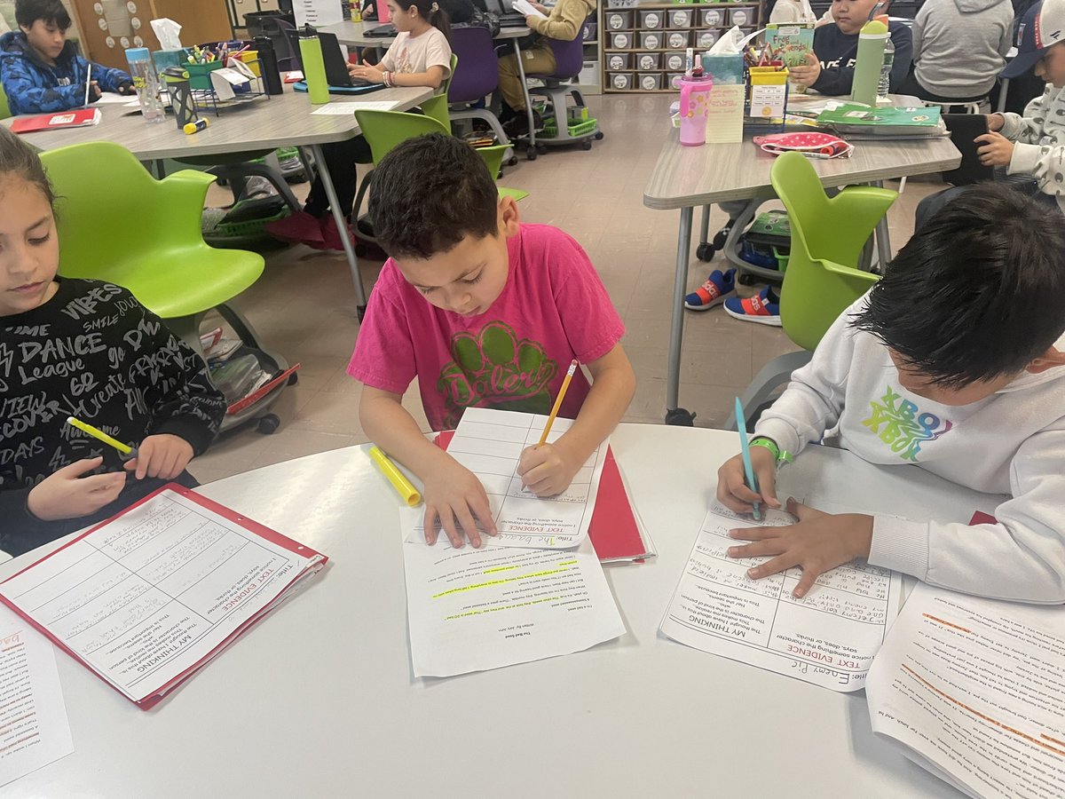 We can find and analyze text evidence from stories that we love to read to help us get ready for our literary essays. ✏️🔍 <a href="/MsFeibusch/">Kathryn Feibusch</a> <a href="/SEM_Dalers/">SEM Dalers</a>