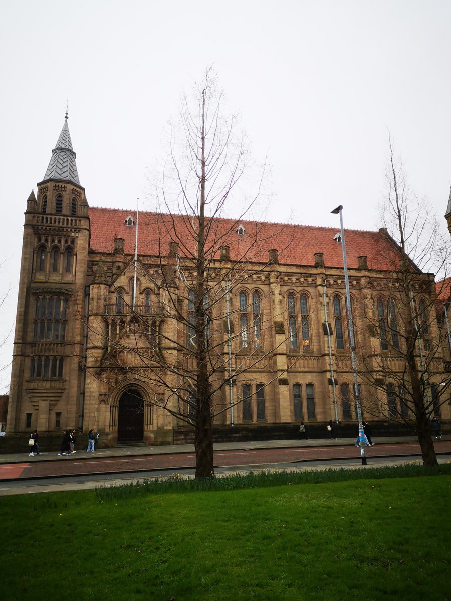 Inspiring the next generation of young Physicians and Rheumatologists at the Uni of MCR Medical School Careers Fair. Huge thanks to my trainees George and Safaa for enthusing the students.
#rheumatology #physicians #ultrasound
