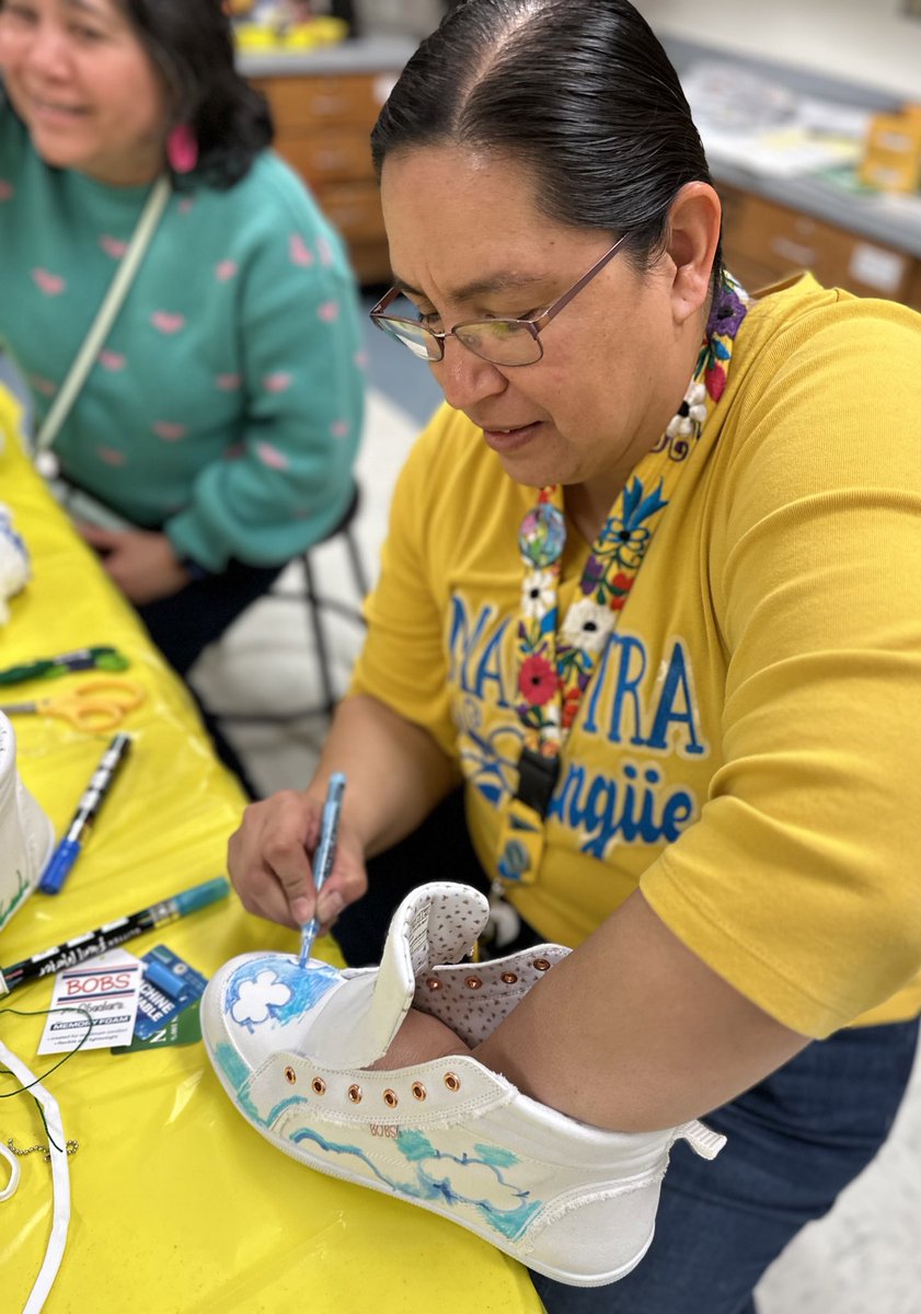 Jen Holsinger-Raybourn tweet media