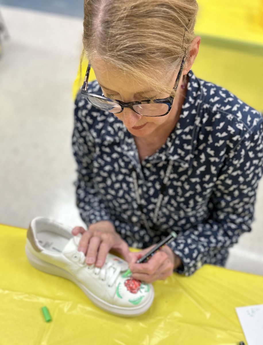 Jen Holsinger-Raybourn tweet media