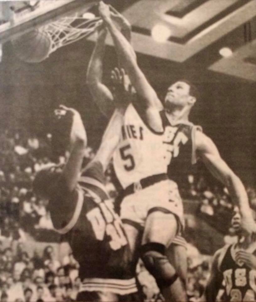 erecasner's tweet photo. My last @Pac12Network broadcast is tomorrow night as @WSUCougarMBB welcomes @USC_Hoops to the Palouse. Tipoff at 7:30pm pst.
Had one of my most memorable college dunks against USC over Chris Munk snd Chris Moore back in the #Pac10 days.
#OffTheVertical😊 https://t.co/gVSV5nSEZ9