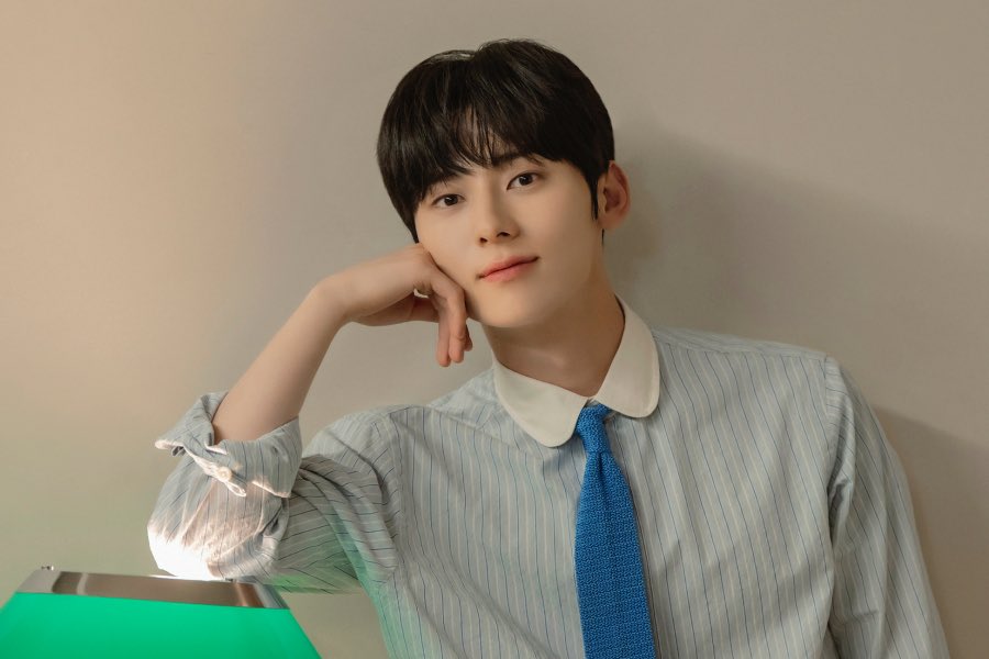 kchartsmaster's tweet photo. Hwang Minhyun will make his military enlistment on March 21.

https://t.co/R7ieok1CMy https://t.co/IRFgeVuB7L