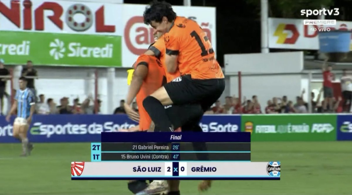 futebol_info's tweet photo. ACABOU! São Luiz vence o Grêmio por 2 a 0 e é CAMPEÃO INÉDITO da Recopa Gaúcha! 🏆

📸 Reprodução/SporTV3/Premiere https://t.co/lIi3BuJXWL