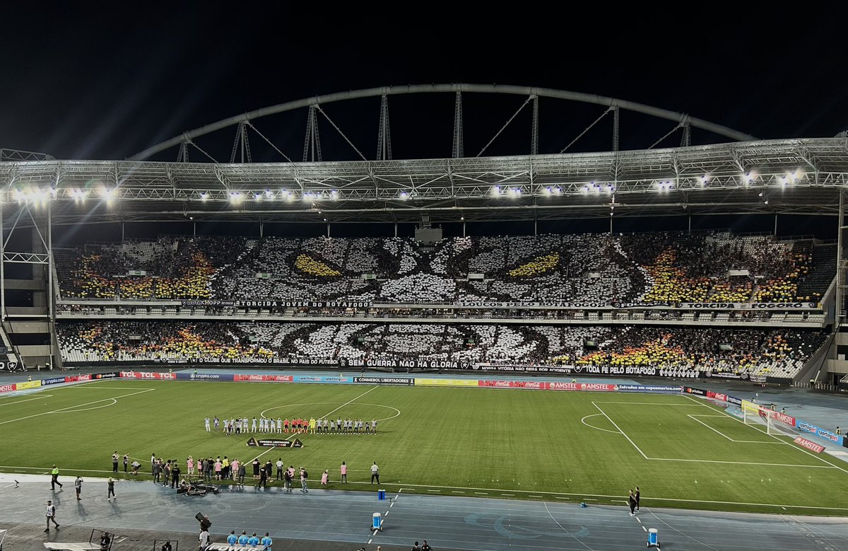 Botafogo's tweet photo. A CACHORRADA ESTÁ EM CHAMAS! 🔥🐶 #VamosBOTAFOGO https://t.co/NdIzc5qNMs