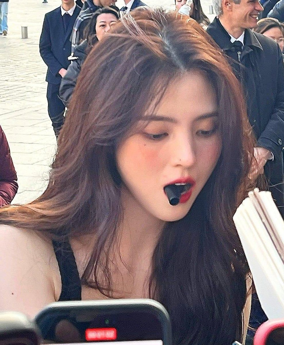 geeantara's tweet photo. So, it’s a THING now?👁️👄👁️ https://t.co/7vGrQAZfY0
