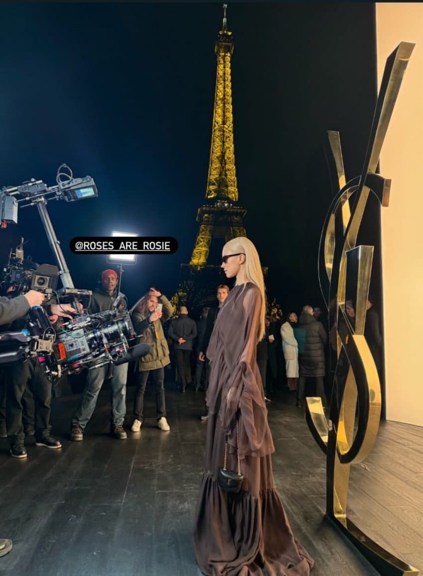 간죽간살 대럼지
ROSÉ AT YSL WW24 SHOW
#ROSÉxSaintLaurent 
#ParisFashionWeek