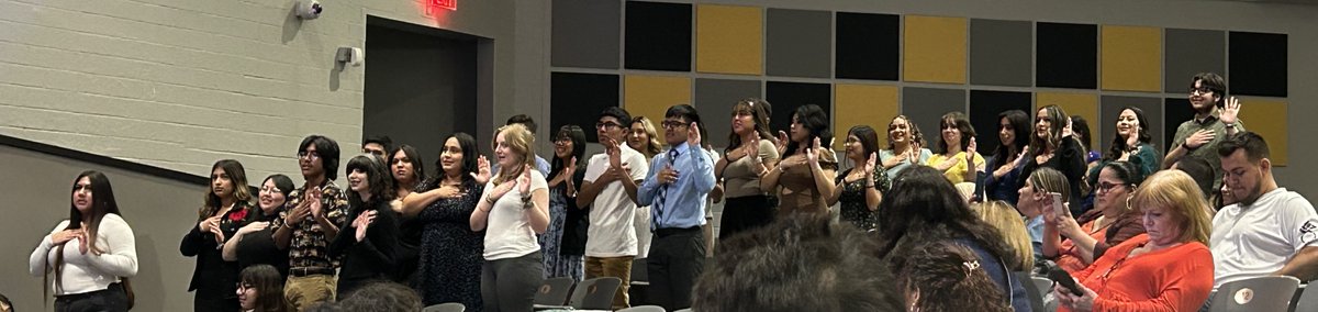 Congratulations 🎉 to the newest members of the Edison High School National Honors Society. Tonight we celebrated 31 students who have committed to the 4 Pillars: Scholarship, Service, Leadership & Character. We ❤️Love you and are so proud of you! #EDISONPRIDE