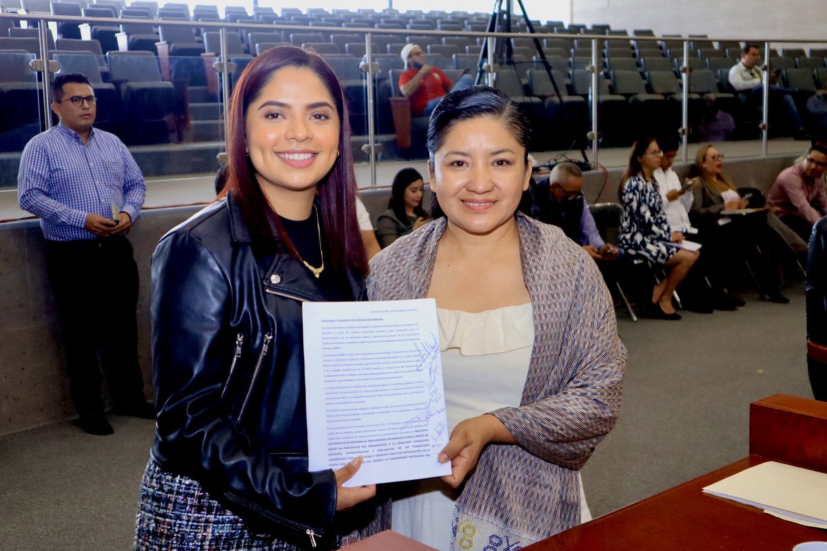 El día de hoy estuve presente en la Sesión Ordinaria del <a href="/MorelosCongreso/">H. Congreso del Estado de Morelos</a>, donde se presentaron iniciativas y deliberamos acuerdos en beneficio de las y los morelenses.  

#TotlakayitakanTonochtin
 #RespetoParaTodos 
#macrinadiputadaparatodos