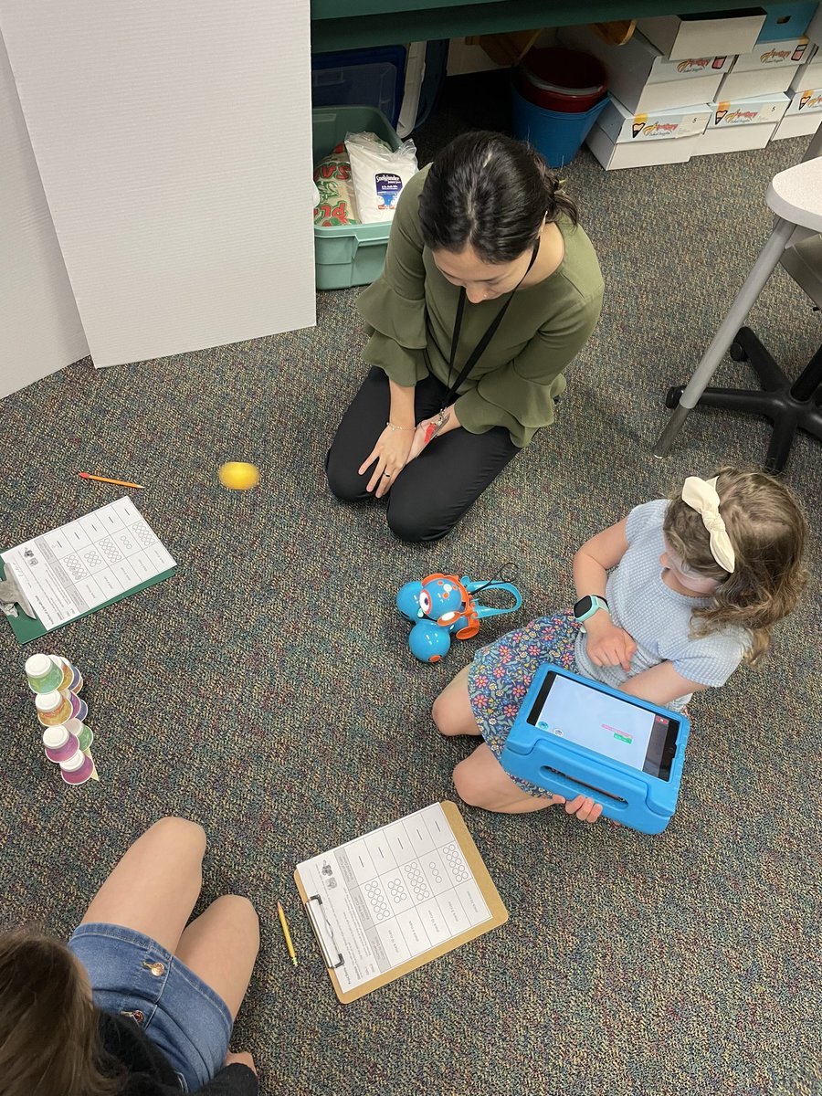 MillRunLCPS's tweet image. What a fun way to create, name, and compare fractions! Ms. Ahmady’s class loved using @WonderWorkshop Dash Robot during math today. #mres24 #CSforLCPS @MrsVP_IFT