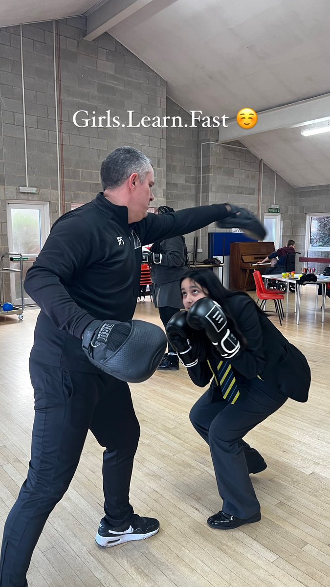 boxinsaveslives's tweet photo. Full steam ahead with our Open Door session this week. 

Amazing partnership work with @lutoncouncil Luton Youth Partnership and getting the girls #StrivingAndThriving https://t.co/Y40M7zKPKG