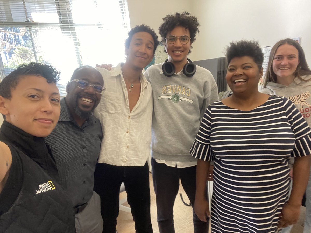 ScrapNaturalist's tweet photo. best photo y’all gonna see all day. so dope to finally meet the amazing @DNLee5 in person! followed by a dope talk melding hip hop & science. 🤩 #BlackAFinSTEM #BlackMammalogists https://t.co/tUp3NwcEK7