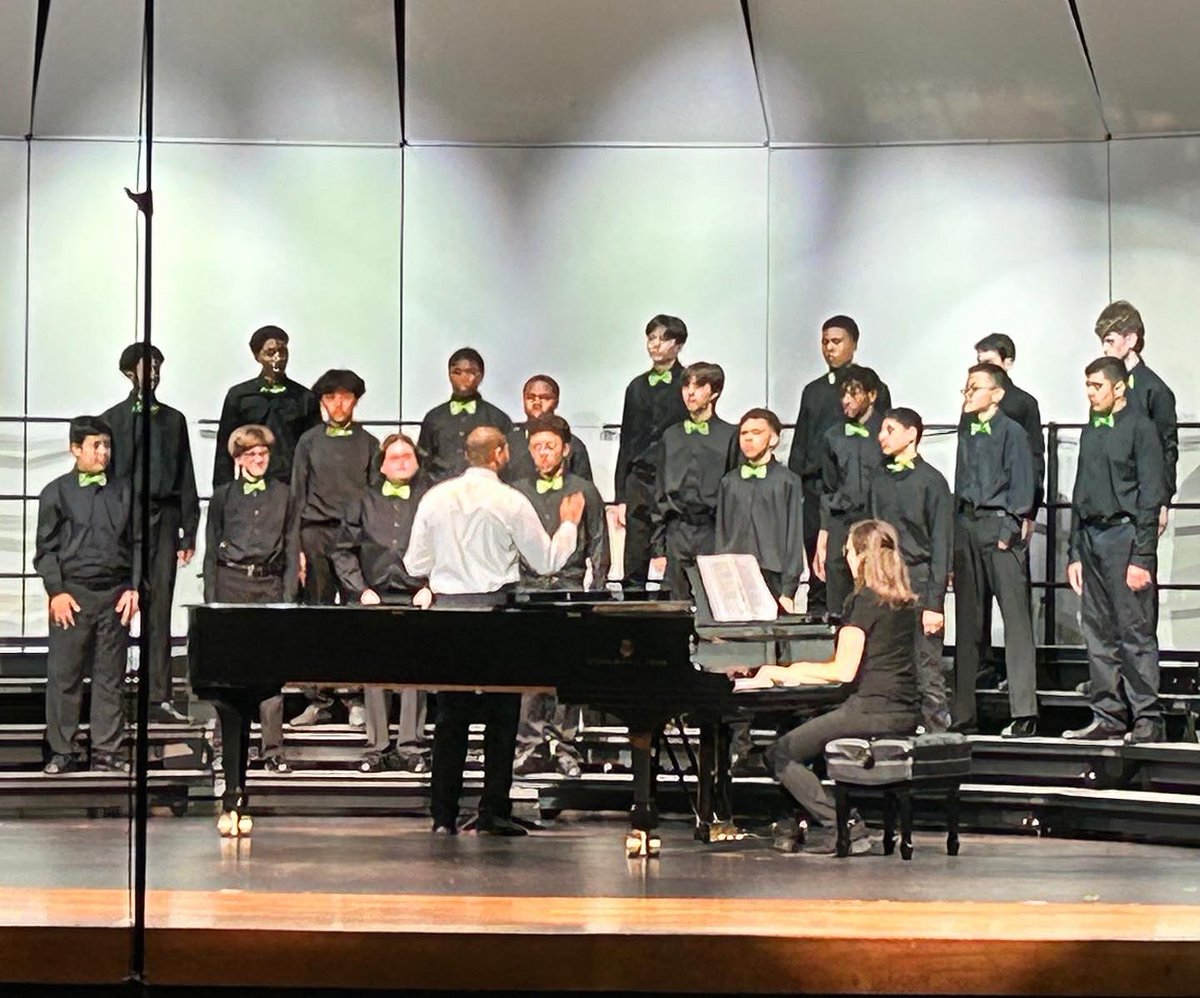 AHS Choir tweet media