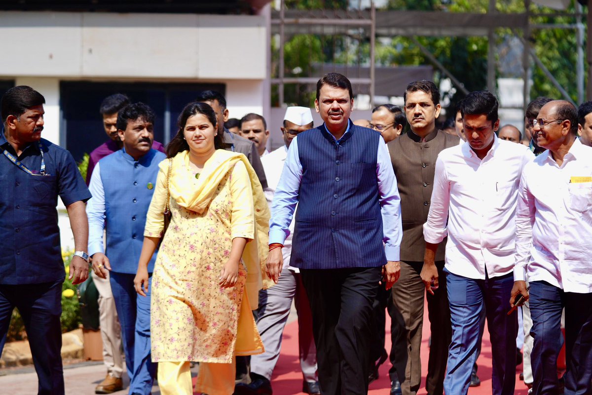 Dev_Fadnavis tweet picture