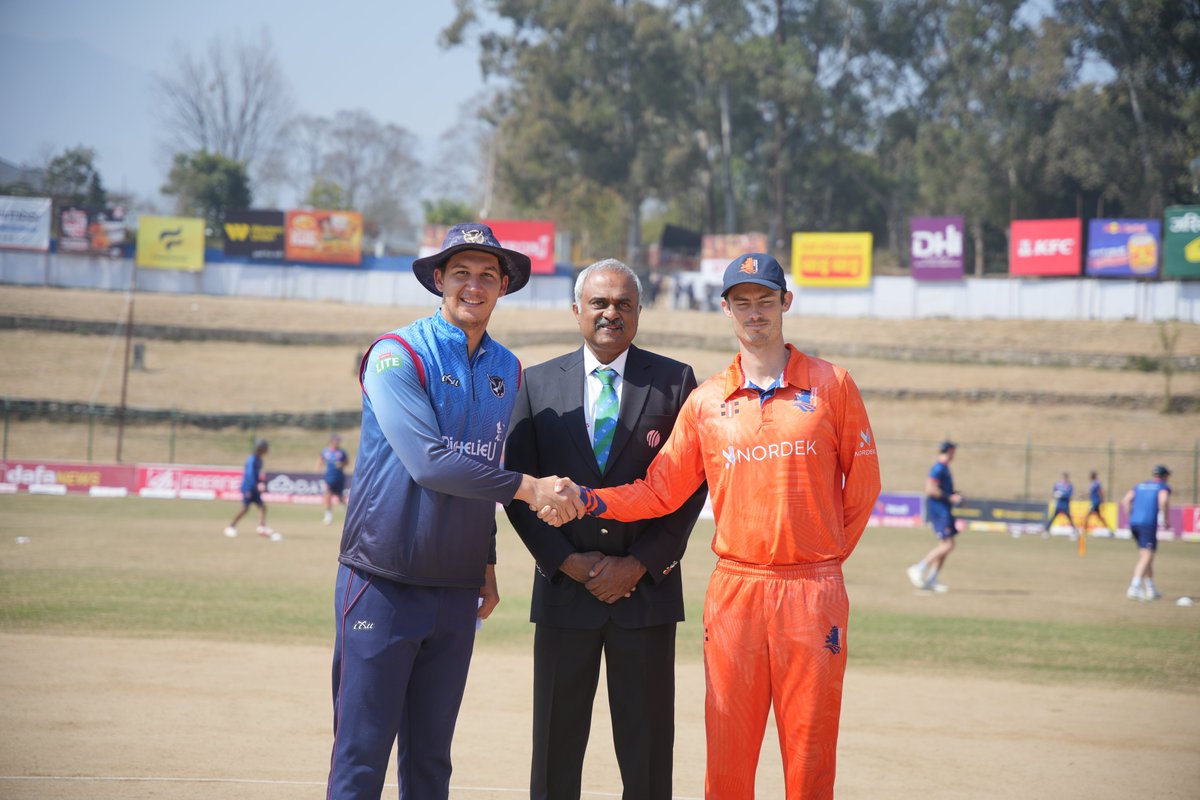 🟠Second T20i Namibia vs the Netherlands starts at 6.45. Fred Klaassen joins the team instead of Noah Croes. Scott Edwards won the toss and elected to bat. Can the Dutch men put 200 on the board? Follow the action live via: youtube.com/watch?v=-u0w4B… #ICC #kncbcricket #haveaniceday