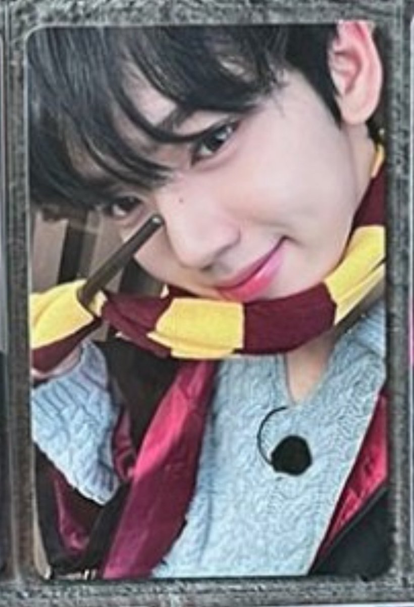 wtbrui's tweet photo. ★ wts ph zb1 ! 🐇・₊✧

     ꒰ yujin gryffindor pc ꒱
        w/ ricky melpo digi — ₱500

🫧 onhand. great condi. payo preferred or 50% dp payo, bal 1 week. read https://t.co/1RAFfSx1G5 before dm https://t.co/xVBUq0JDdu