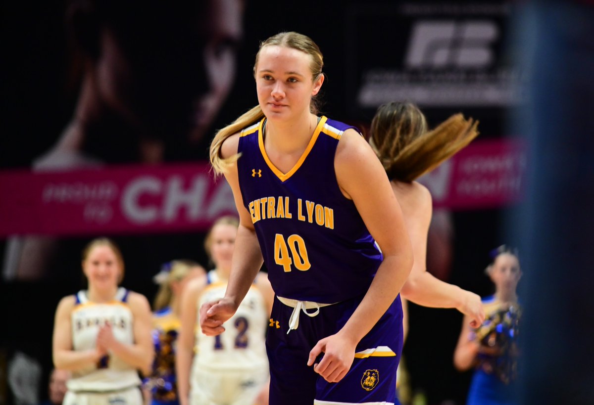 With Central Lyon's loss, a remarkable prep hoops career comes to end w/ Desta Hoogendoorn (Dordt commit).
Career stats:
1,272 pts
683 rebs
153 assts
158 stls
164 blks
CL's record her 4 years was 88-11 with 3 state trips, 2 runners-up
2x all-state (stands to make it 3x)
#iahsbkb