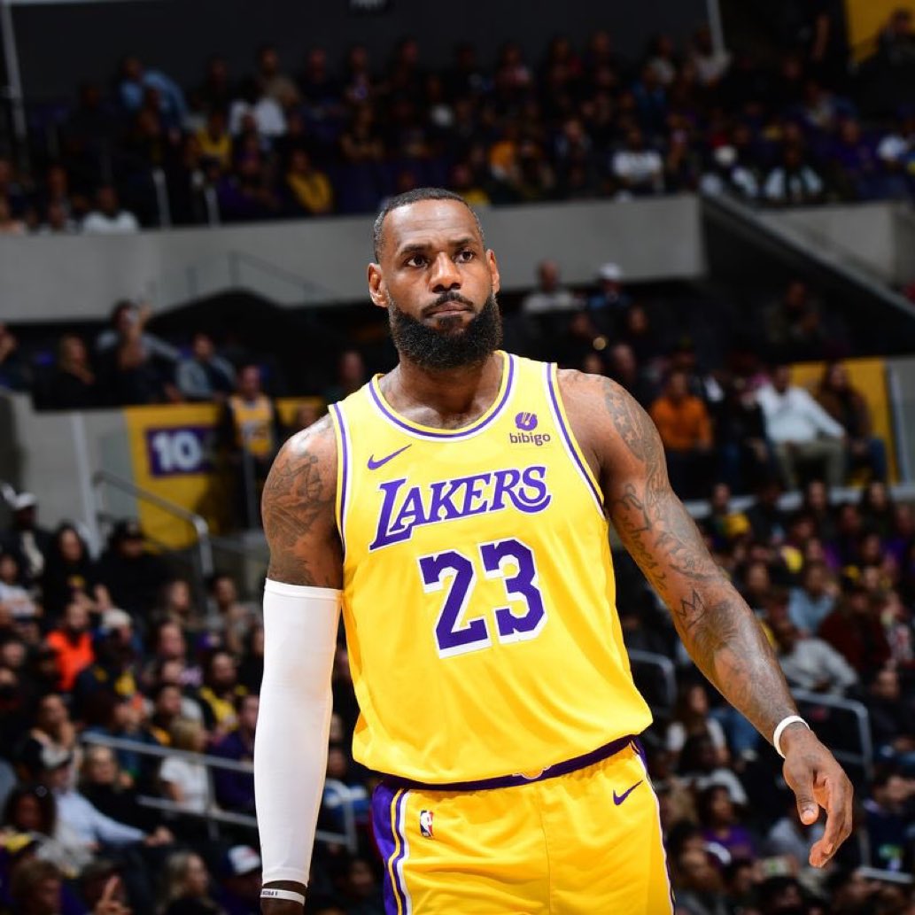 thexavierjoseph's tweet photo. lebron james since the all star break: 

30.7 ppg 
9.7 asts 
6.7 rebs 

61/57/57 splits 

(only 7 free throw attempts) 

🫨🫨🫨🫨🫨🫨🫨 https://t.co/rPwpFQNmqm