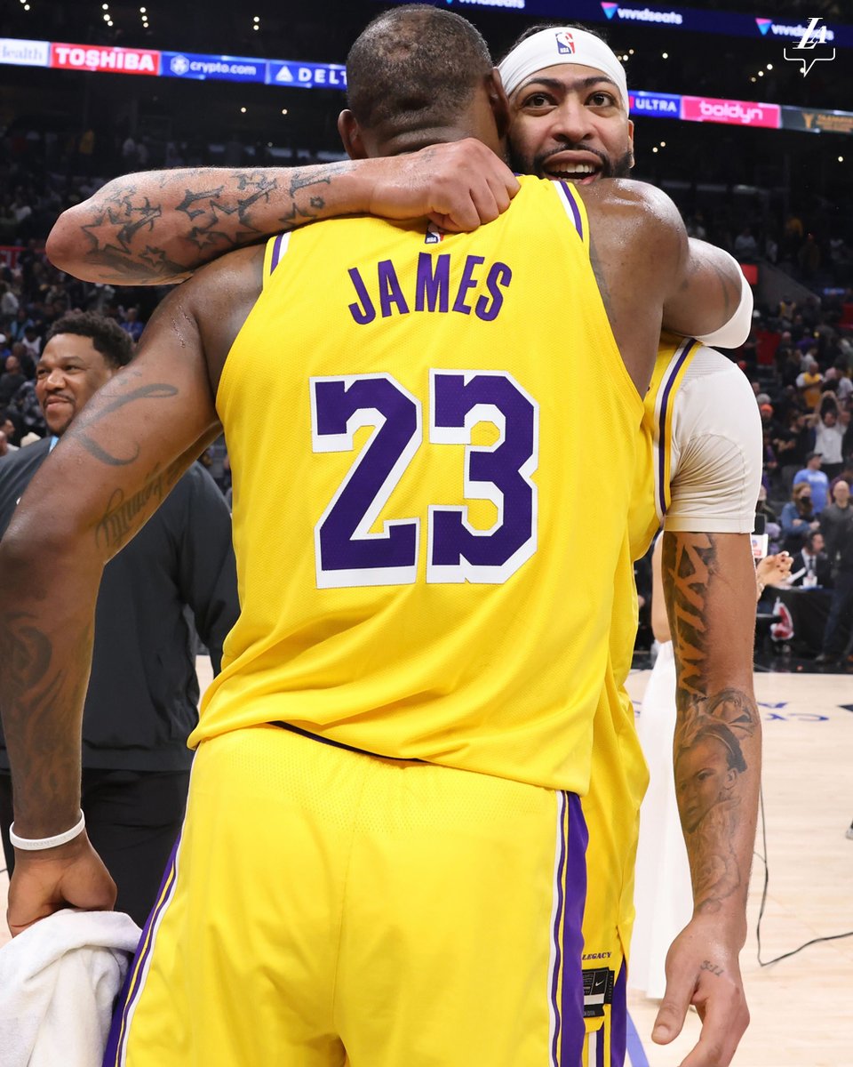 Lakers's tweet photo. What a night. https://t.co/smNQBECs4D