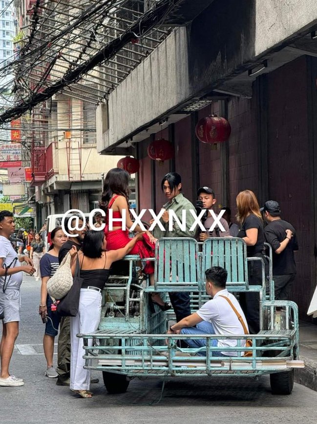 Waaahhh nasa backseat na sya ni Bingo! Magjowa na talaga to! #DonBelle #CantBuyMeLove 
credits to owner