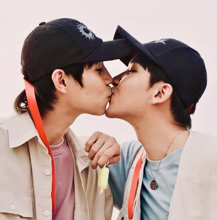 TL Cleansing 🧹🧼🧽

I'd rather see pics of them being such envy worthy boyfriends &amp; feel so single when I'm not than all the negativities. 

Spread love &amp; kindness 🫰🫶🏻
#FirstKhaotung  ✨✨✨