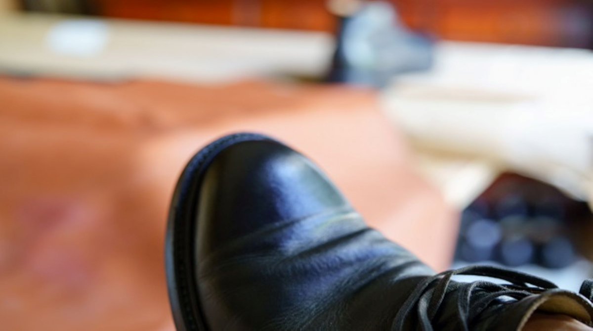 【革靴のカビ予防には専用のクリーナーを】
.
.
.
気温が上がり、増えてきたカビの相談。
「しばらく履いていない、保管していただけの革靴。
去年は大丈夫だったのに、なんで今年になってカビが生えたの？」
今回はカビの菌に直接アプローチする予防策をご紹介します。

▶▶ shoe-repair.net/news/36830/