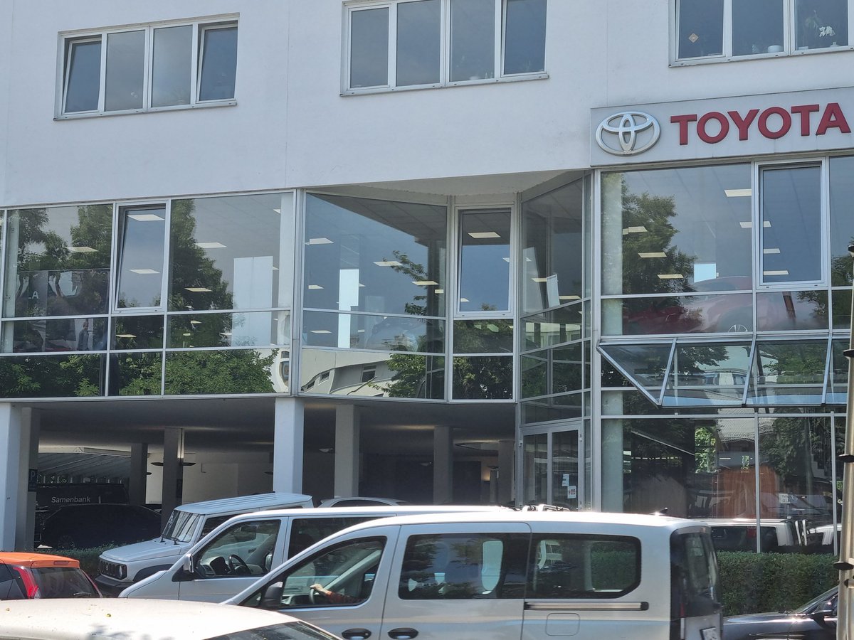 ChristianSilys's tweet photo. Entdeckt in München / Berg am Laim. Was hat Toyota damit vor? 😅🤪😂 https://t.co/EKopDHb2UX