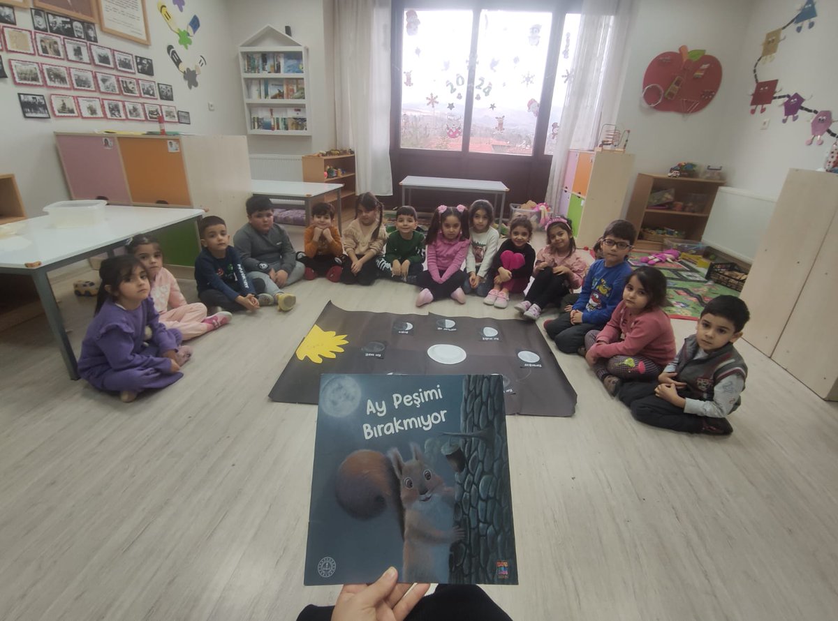 DivrigiA's tweet photo. #SivasHedef projesi kapsamında miniklerimiz ile kitaplarımızı okuduk 📚
#HedefOkuyanNesil https://t.co/QaV0KVfQ7k