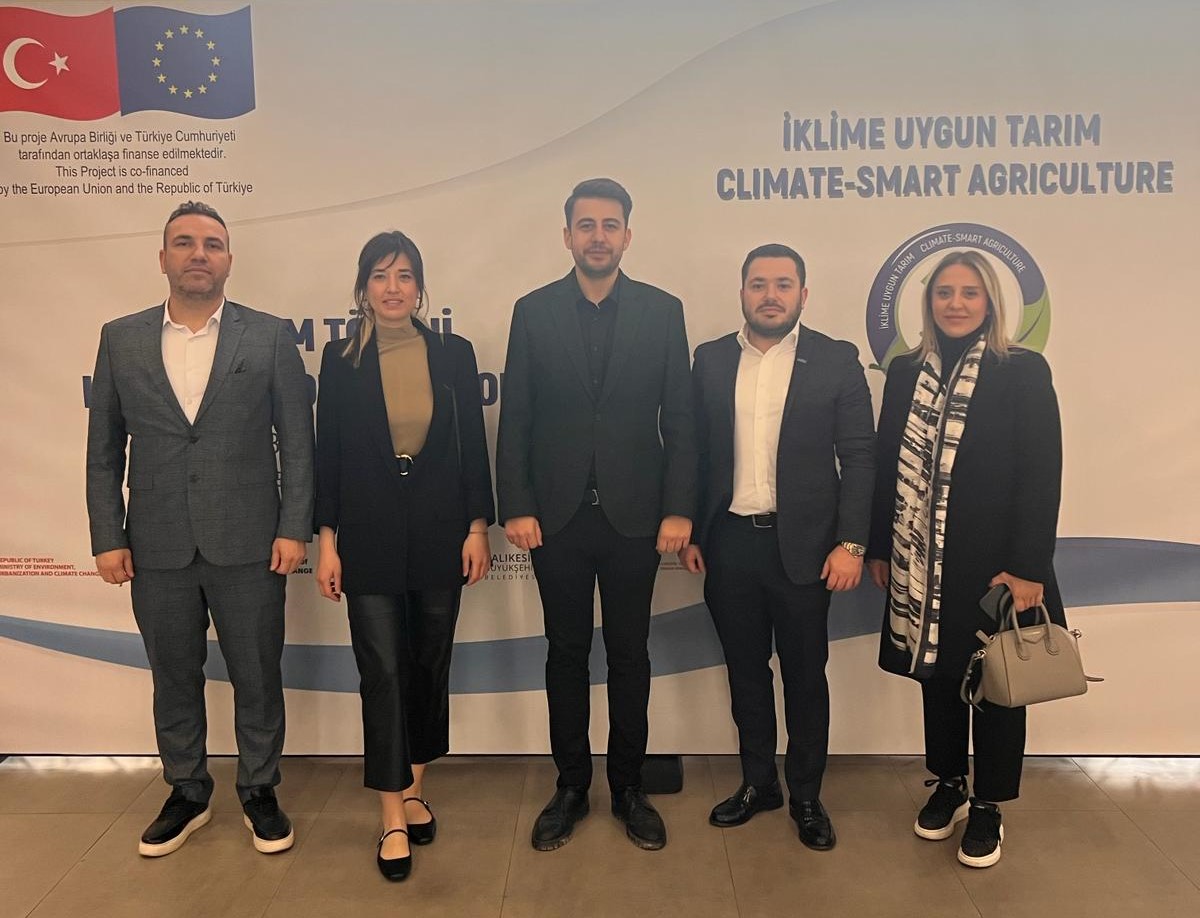 Bagiad_'s tweet photo. Başkanımız Sayın Mert KURŞUN ve Yönetim Kurulu Üyelerimiz, Balıkesir Sanayici ve İş İnsanları Derneği (BASİAD) tarafından dün Avlu Kongre ve Kültür Merkezi'nde düzenlenen “ İklime Uygun Tarım” projesinin tanıtım toplantısına katılım sağladılar.
#Bagiad #Basiad #İklimeUygunTarım https://t.co/bvMWs8KntN